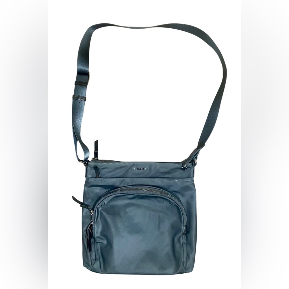 TUMI Voyageur Capri Crossbody Shoulder Bag Gray Nylon Travel Neutral Classic - Picture 2 of 16